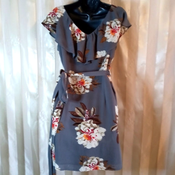 PRETTY WRAP DRESS - Picture 4 of 4